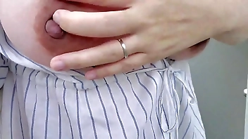 A married woman gets excited by outdoor masturbation and cums while squirting：The full video is→https://www.xvideos.red/channels/aika-frau