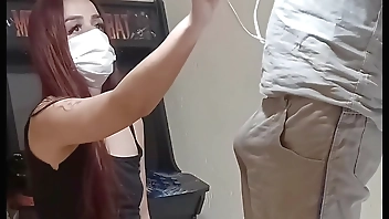 Técnico em informática e surpreendido pela casada safada!