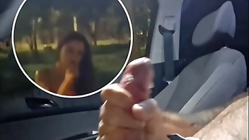 Gozei masturbando olhando pra gostosa no ponto de ônibus!