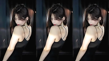 Douyin Yao high slit, charming but not vulgar, top female anchor, hot dance welfare, big breasts, thin waist and fat butt, sexy girl dancing