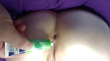 PUTTING DIFFERENT THINGS INTO MY ASS CLOSE UP!!!